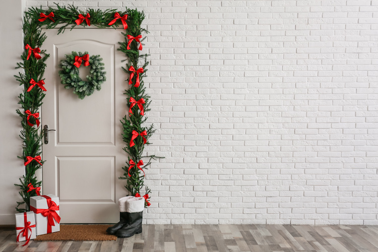 Come decorare l'entrata di casa per Natale? I trend dell'anno