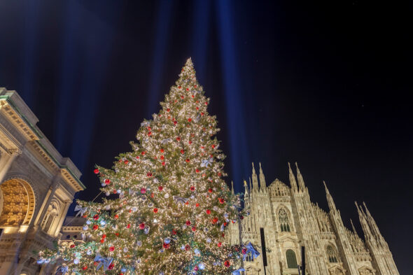 Storia di un'icona: tutti gli sponsor degli alberi di Natale di Milano