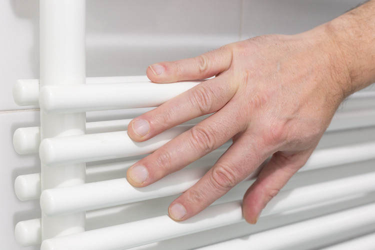 Perché i termosifoni sono caldi anche se spenti?