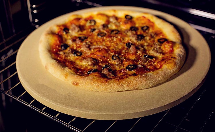 Pizza in casa? Prova la pietra refrattaria nel forno o barbecue -  Immobiliare.it News