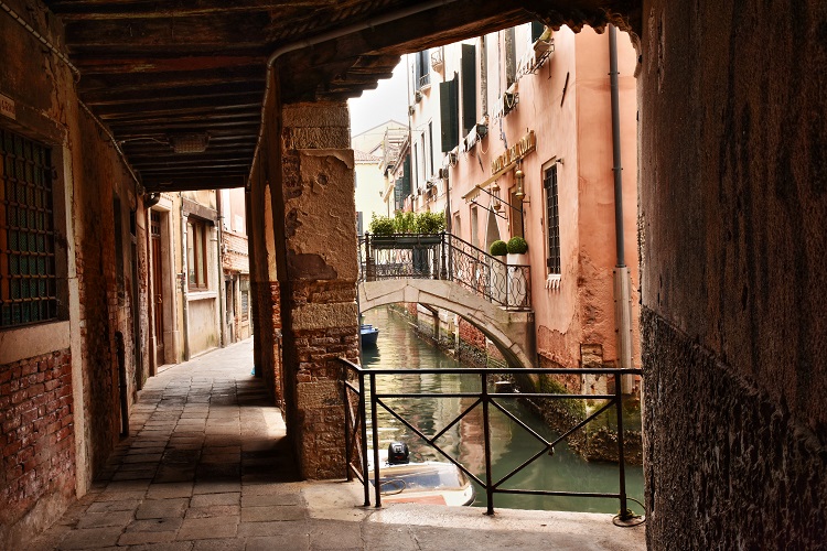 Le vie magiche di Venezia: dove sono le calli più belle e pittoresche -  Immobiliare.it News