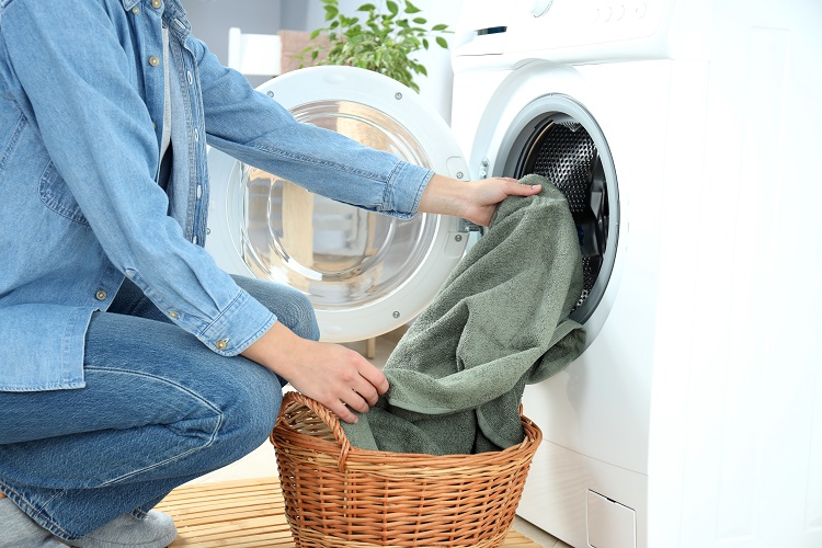Cosa fare se la lavatrice "balla", si muove e trema quando centrifuga -  Immobiliare.it News