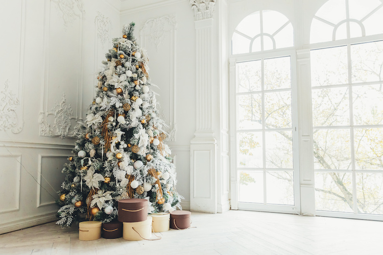 Come addobbare un albero di Natale bianco o innevato - Immobiliare.it News