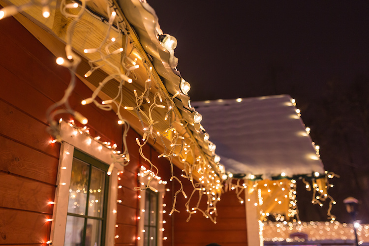 Casa addobbata con luci di Natale
