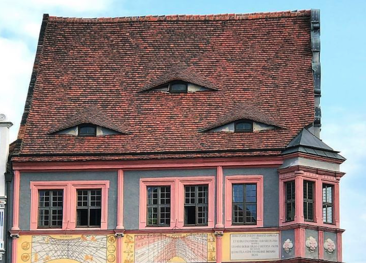 La “casa con gli occhi” di Görlitz tra storia e leggenda