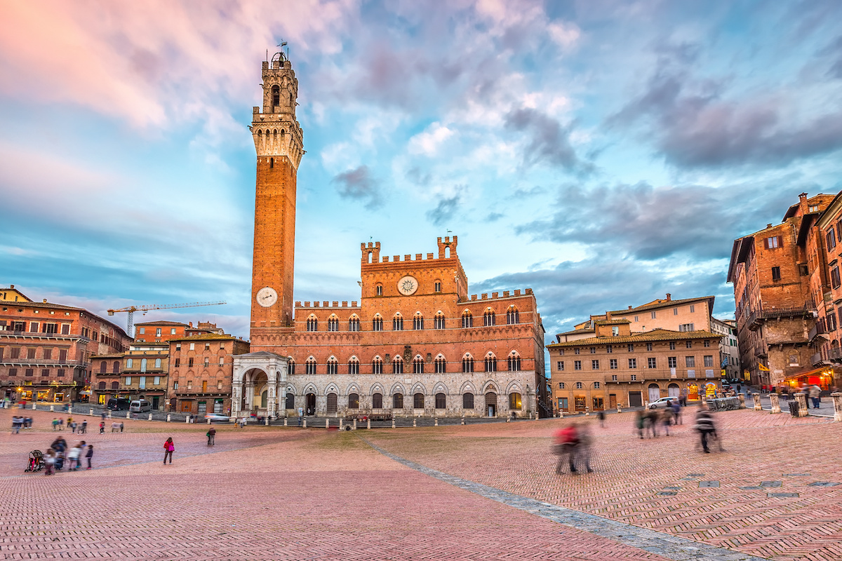 Perché Piazza del Campo a Siena è in discesa e a forma di conchiglia?