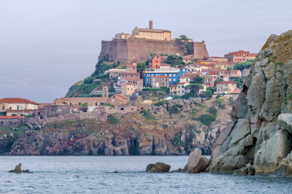 Forte San Giorgio, in vendita la fortezza cinquecentesca sull'Isola di Capraia