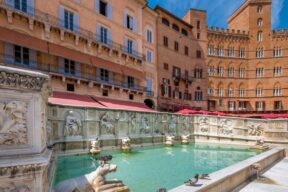 Fonte Gaia in piazza del Campo